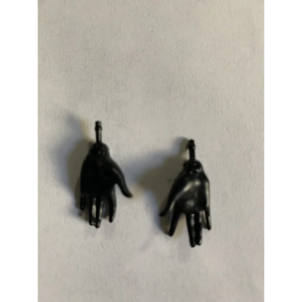 Ever After High  Raven Queen - Spellbinding Thronecoming - Pair Black Hands Only